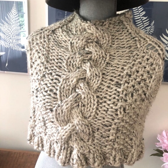Bohemian Chunky Knit Poncho Tweedy Oatmeal Wool Blend Capelet Aran Braided Cable - Picture 2 of 9